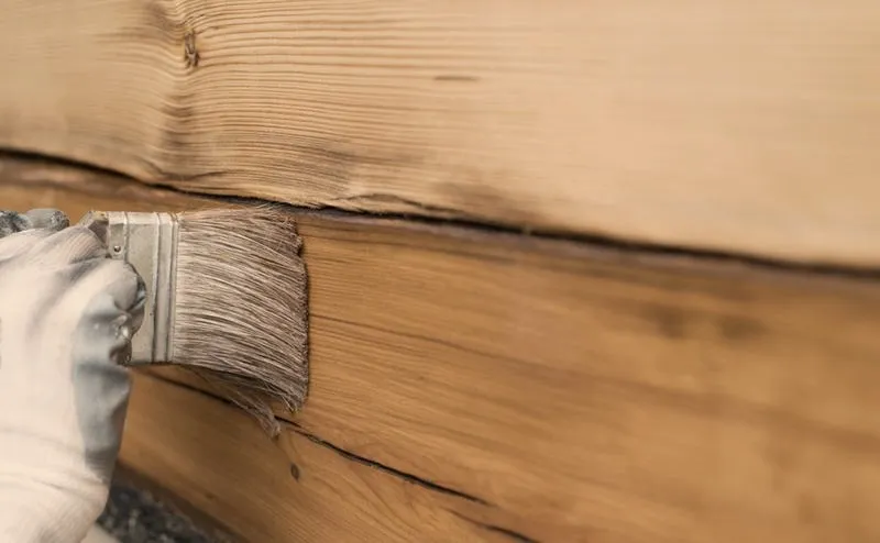 Jak skutecznie impregnować drewno na dach, aby służyło przez lata?