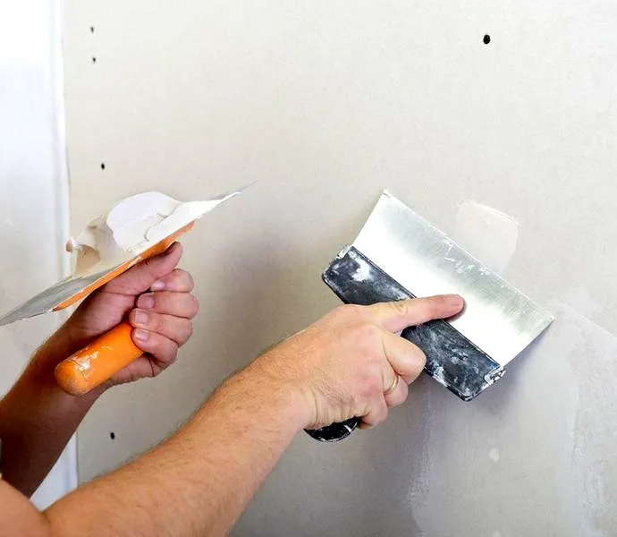 Jak skutecznie szpachlować bruzdy po kablach? Praktyczne porady i materiały