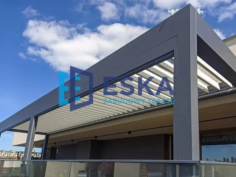 Jakie materiały wybrać, czym wyłożyć taras balkon, aby był stylowy i funkcjonalny?