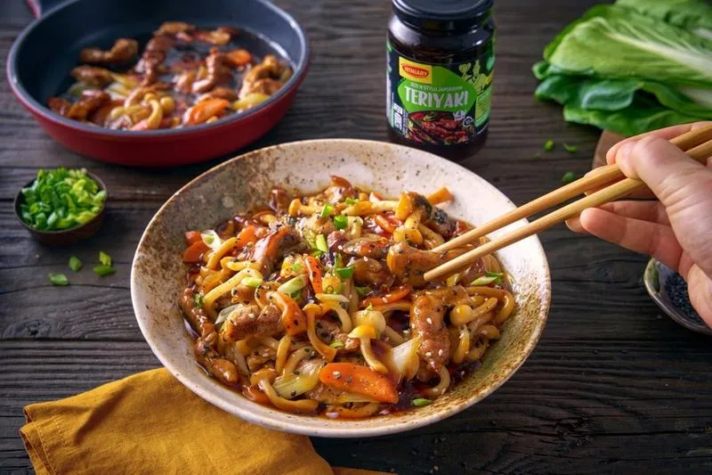 Makaron udon — jaka to kuchnia i jak go podawać?