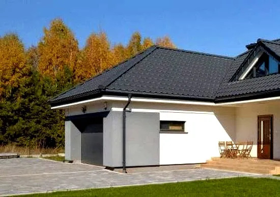 Wybór idealnej dachówki na dach czterospadowy – co warto wiedzieć?