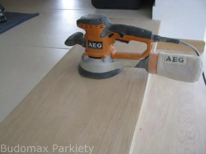 Przygotowanie schodów do renowacji