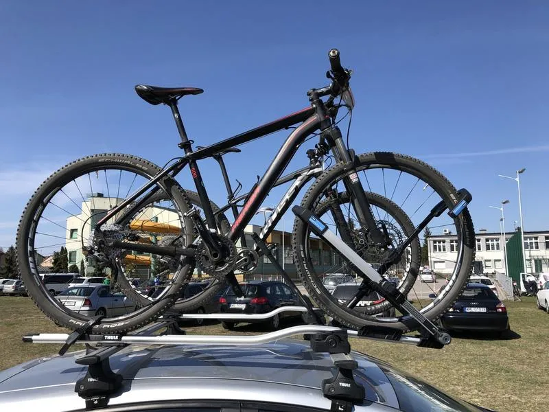 Transport rowerów na haku